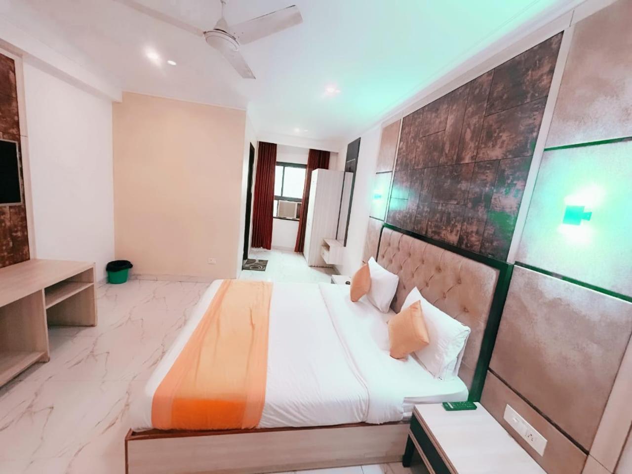 ניו דלהי Hotel The Almora By Rs Global Near By Delhi International Airport With - Free Airport Drop מראה חיצוני תמונה