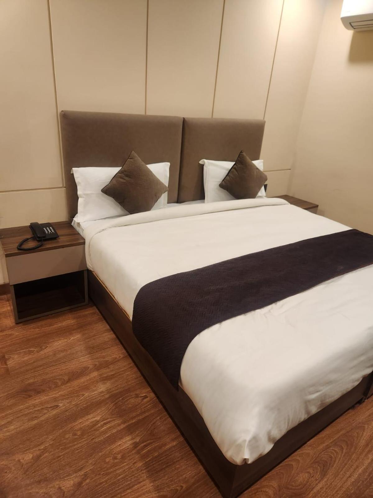 ניו דלהי Hotel The Almora By Rs Global Near By Delhi International Airport With - Free Airport Drop מראה חיצוני תמונה