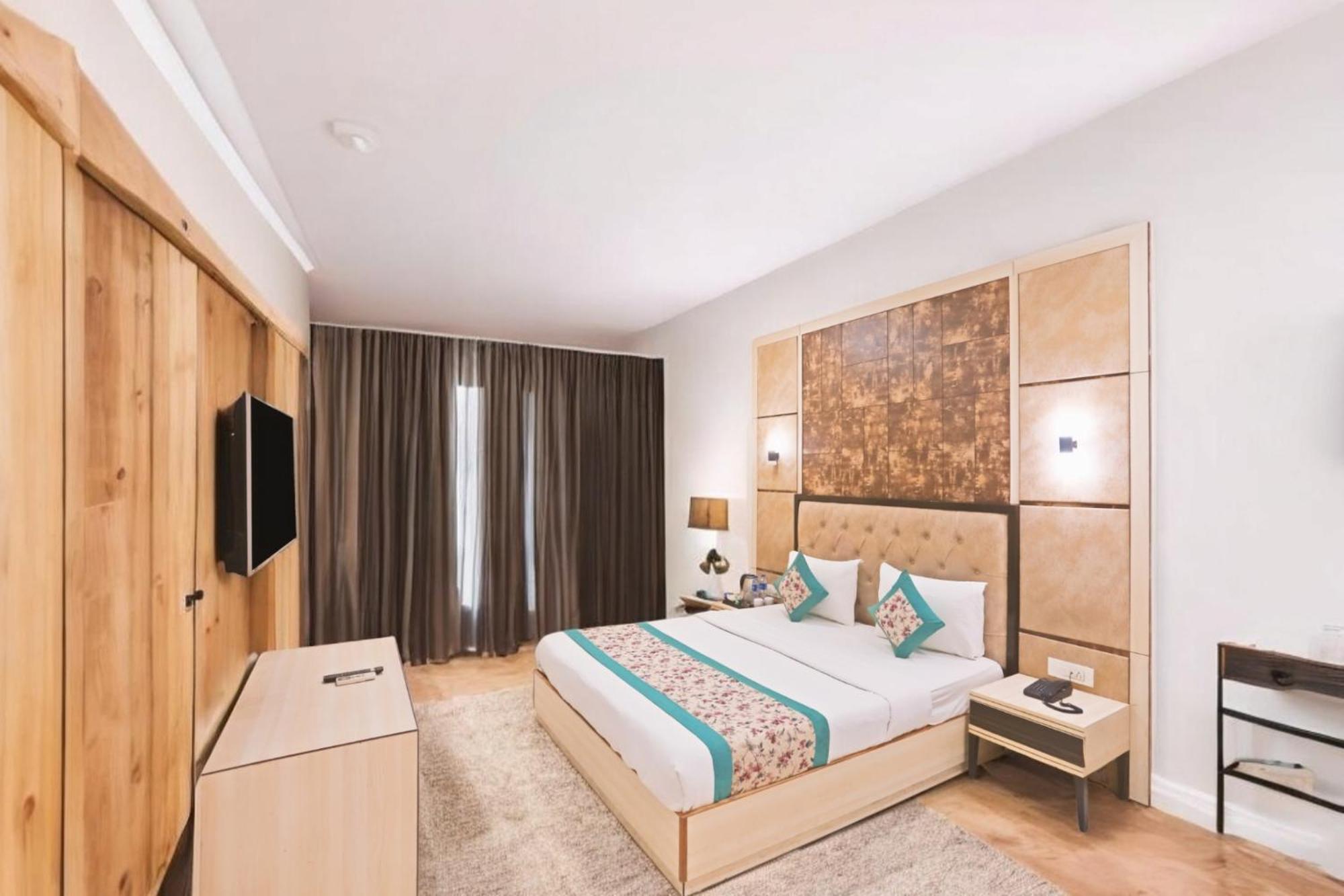 ניו דלהי Hotel The Almora By Rs Global Near By Delhi International Airport With - Free Airport Drop מראה חיצוני תמונה
