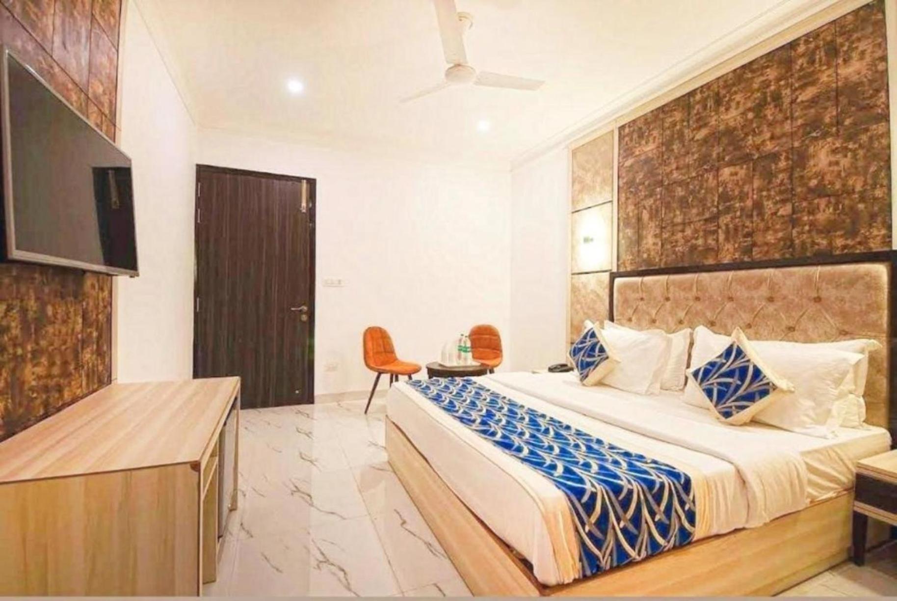 ניו דלהי Hotel The Almora By Rs Global Near By Delhi International Airport With - Free Airport Drop מראה חיצוני תמונה