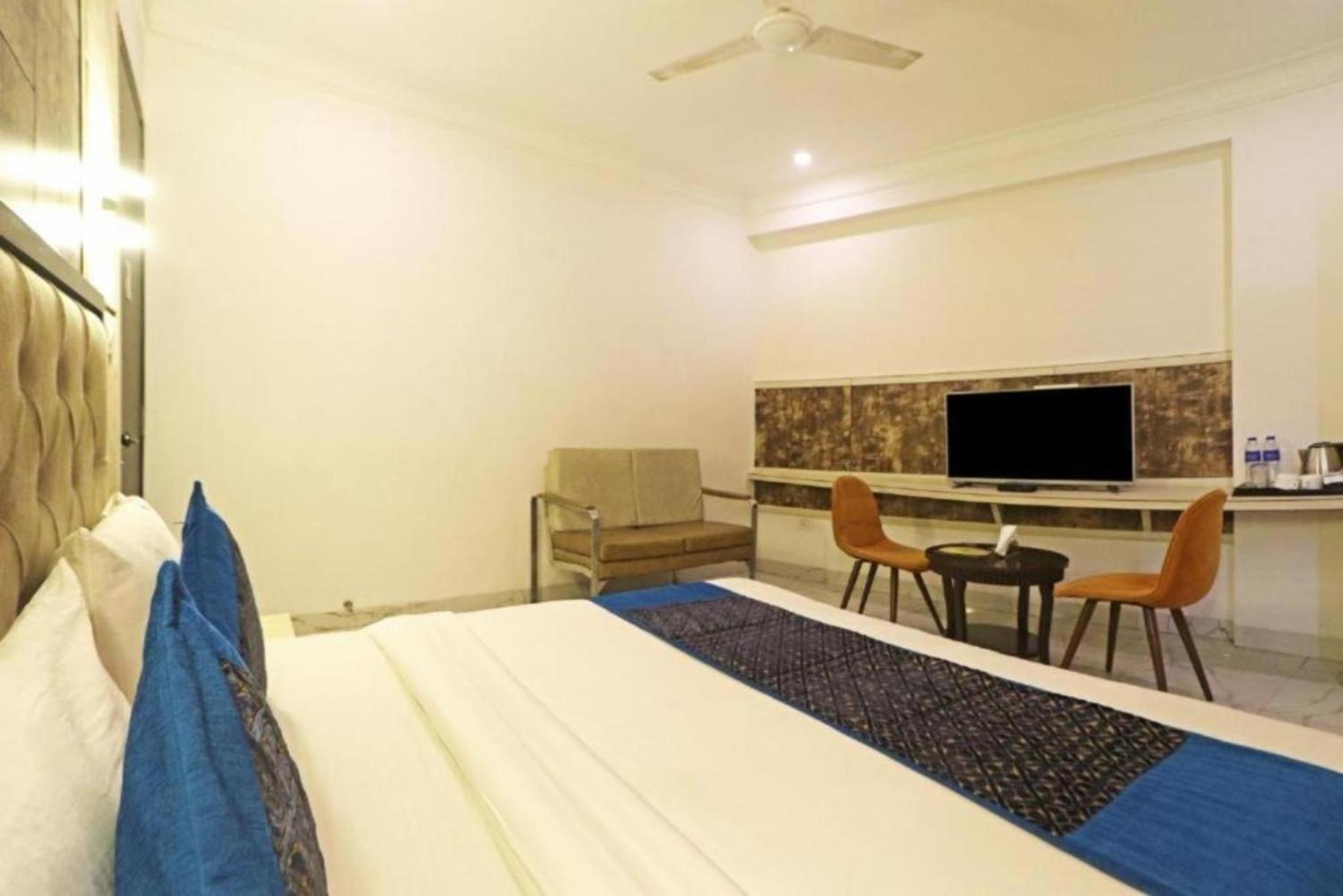ניו דלהי Hotel The Almora By Rs Global Near By Delhi International Airport With - Free Airport Drop מראה חיצוני תמונה