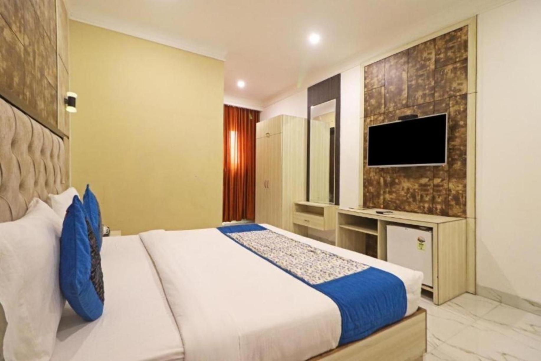 ניו דלהי Hotel The Almora By Rs Global Near By Delhi International Airport With - Free Airport Drop מראה חיצוני תמונה