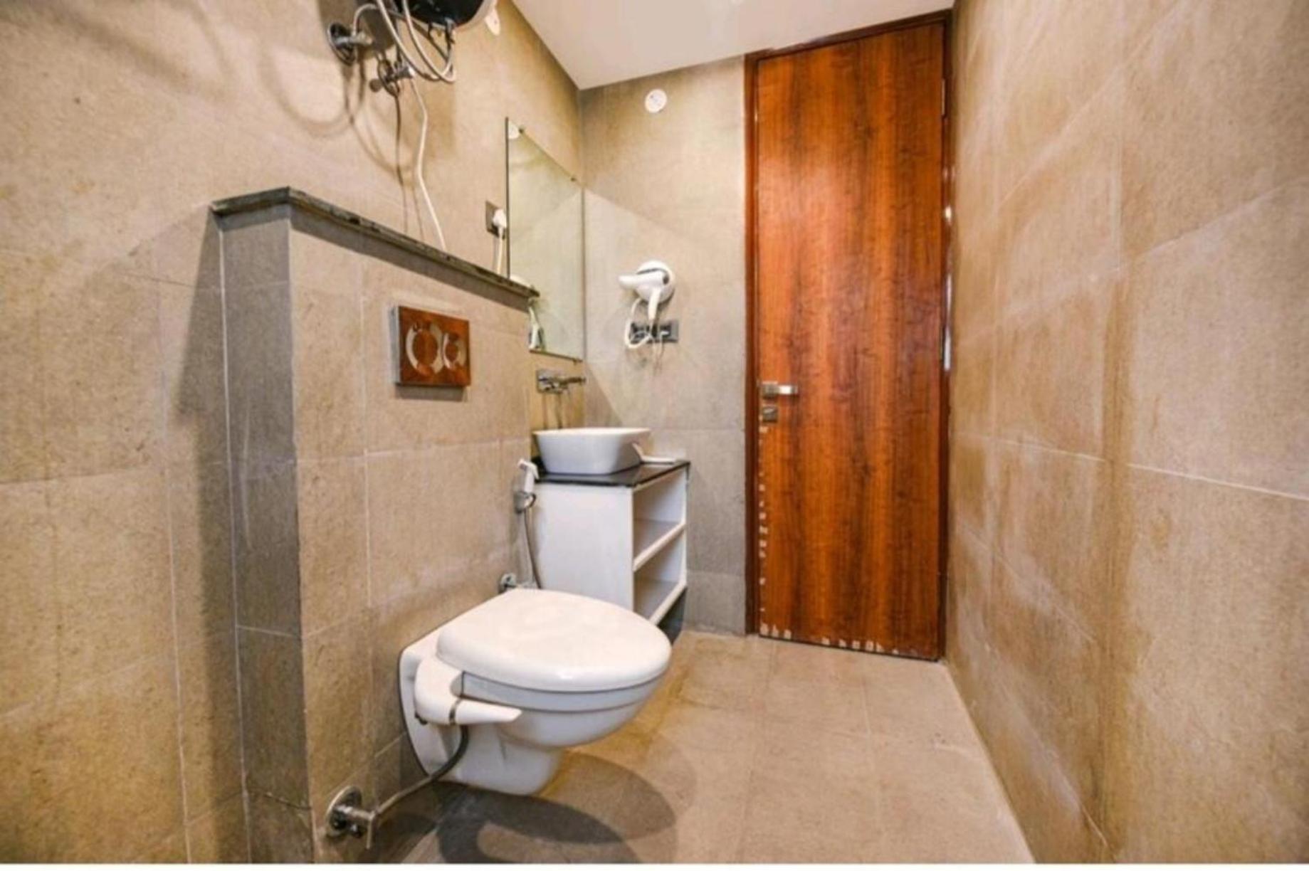 ניו דלהי Hotel The Almora By Rs Global Near By Delhi International Airport With - Free Airport Drop מראה חיצוני תמונה