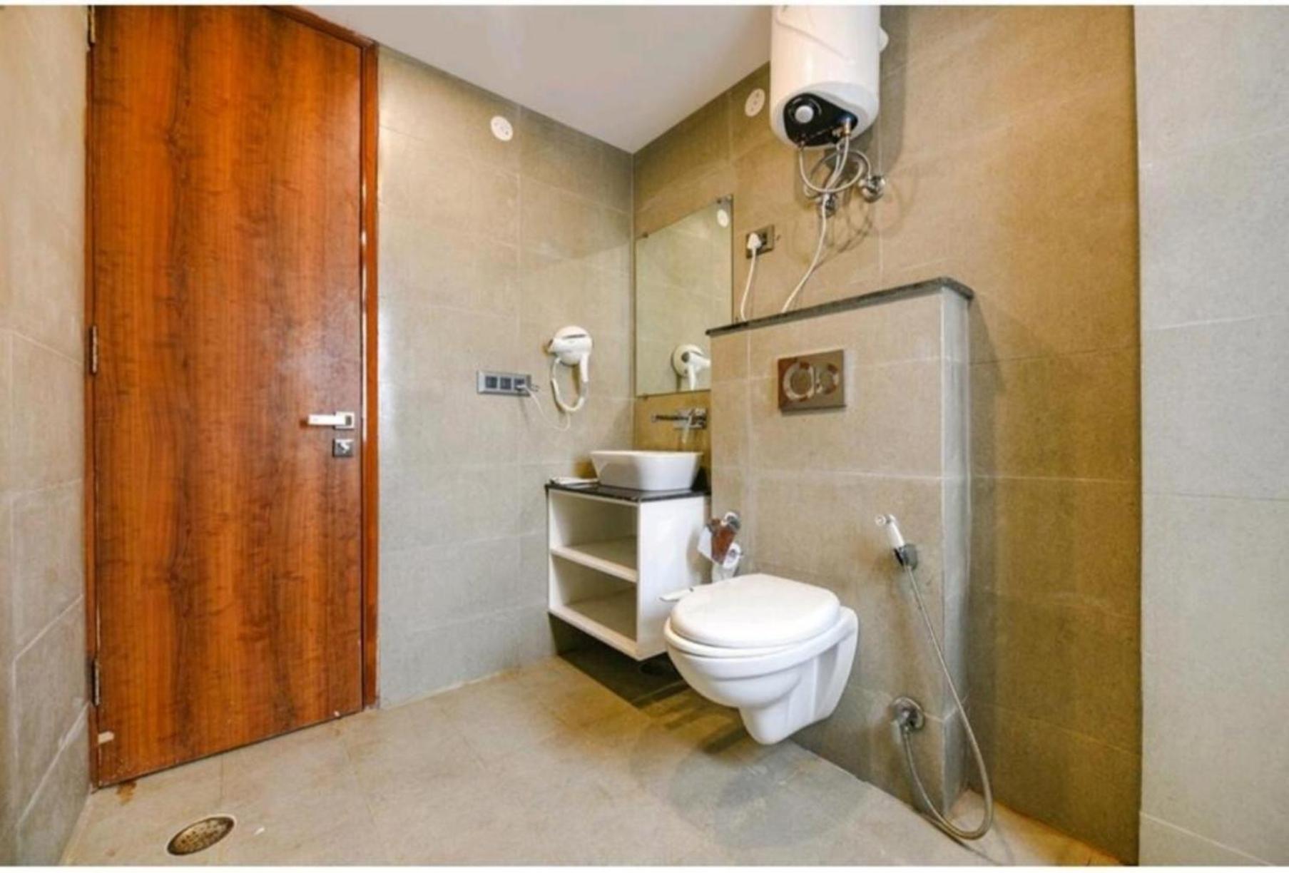 ניו דלהי Hotel The Almora By Rs Global Near By Delhi International Airport With - Free Airport Drop מראה חיצוני תמונה