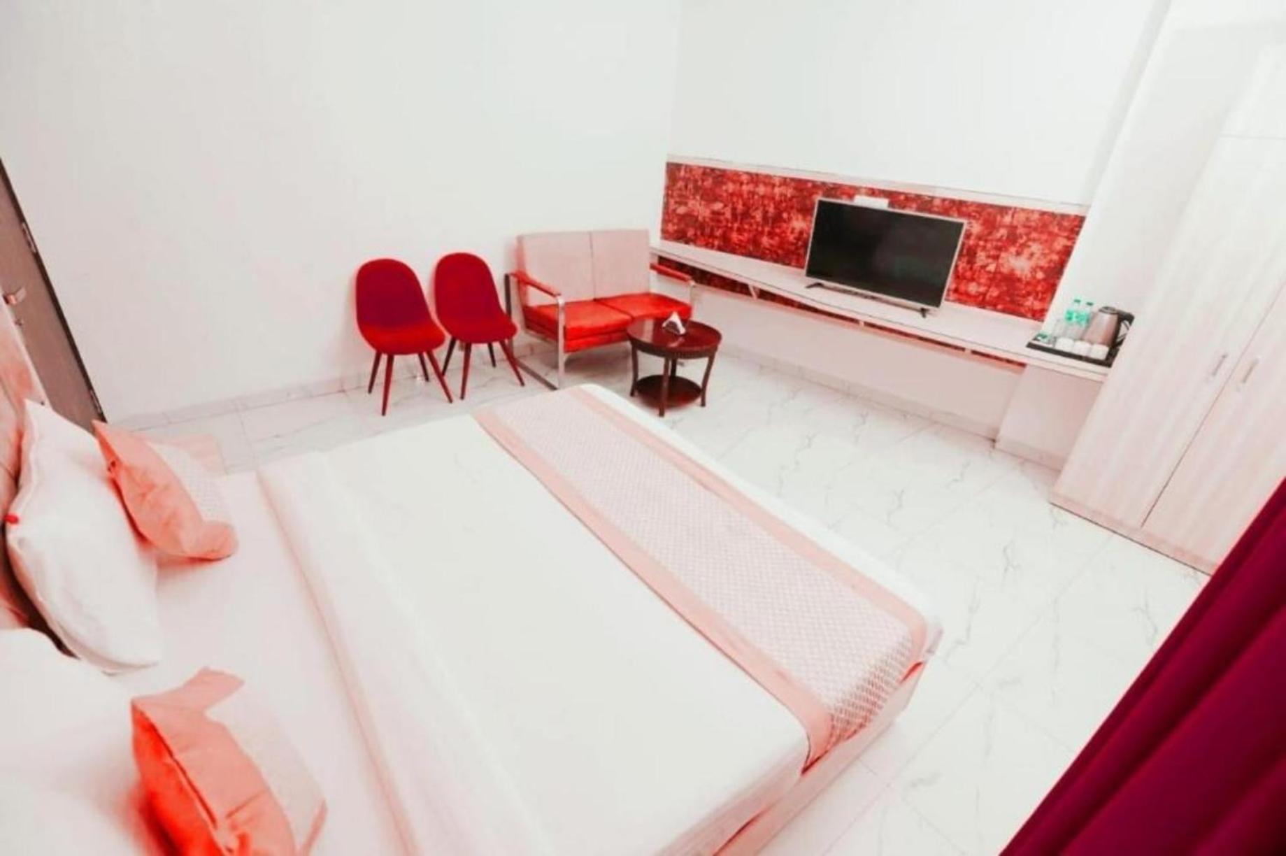 ניו דלהי Hotel The Almora By Rs Global Near By Delhi International Airport With - Free Airport Drop מראה חיצוני תמונה