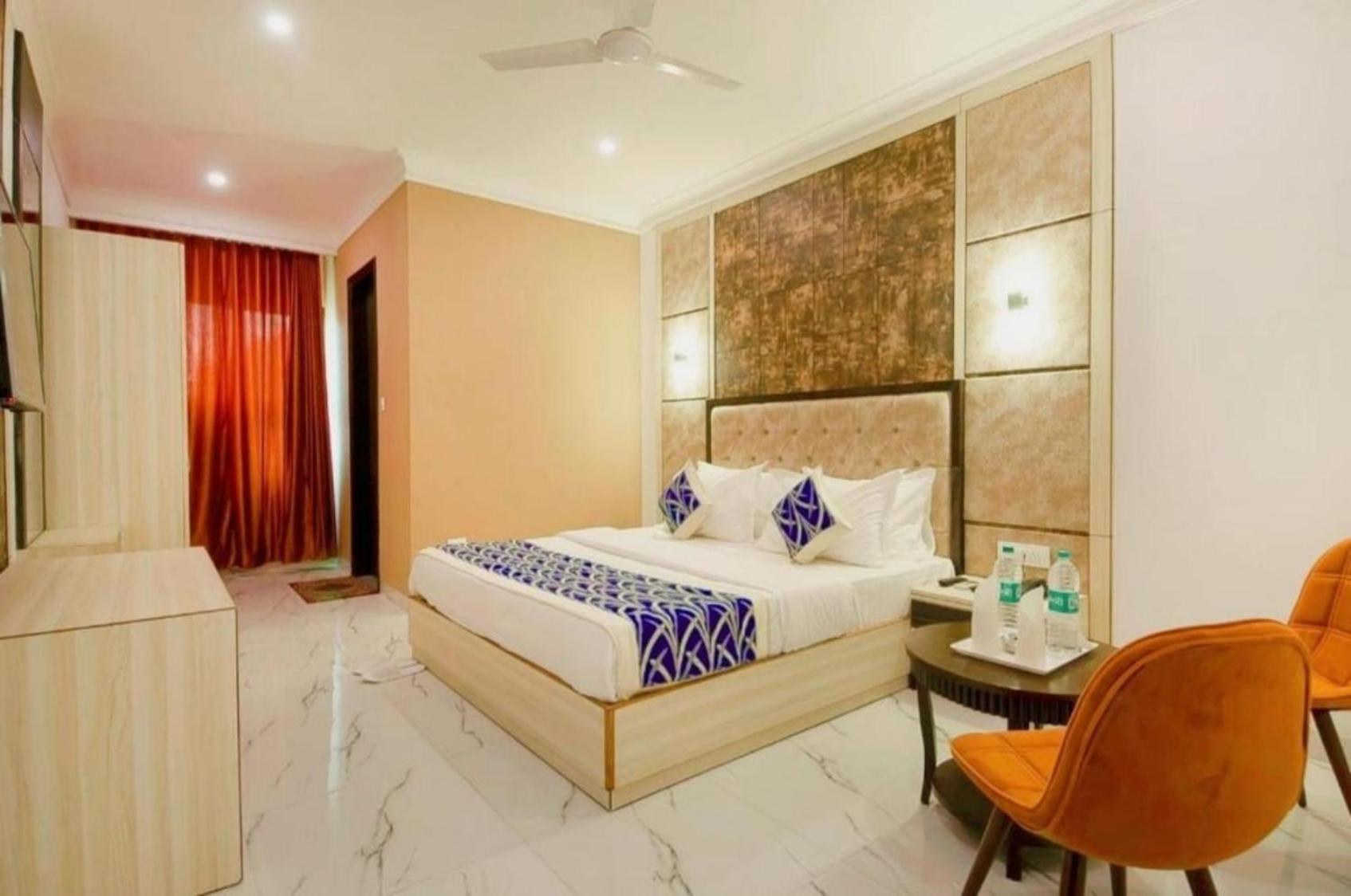 ניו דלהי Hotel The Almora By Rs Global Near By Delhi International Airport With - Free Airport Drop מראה חיצוני תמונה