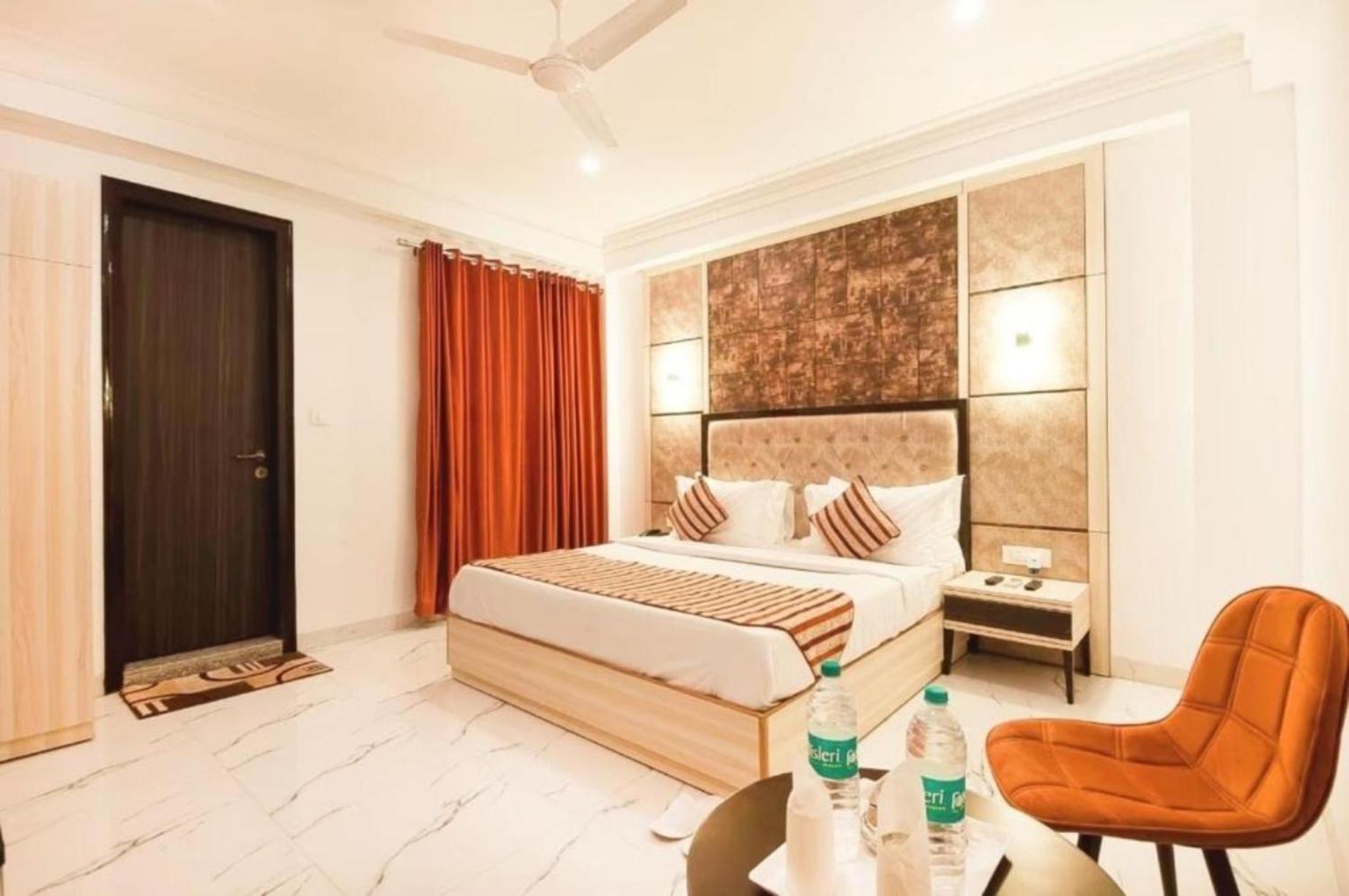 ניו דלהי Hotel The Almora By Rs Global Near By Delhi International Airport With - Free Airport Drop מראה חיצוני תמונה
